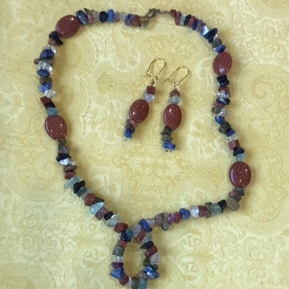 Semi precious gemstones necklace & earrings set. - Picture 1 of 3